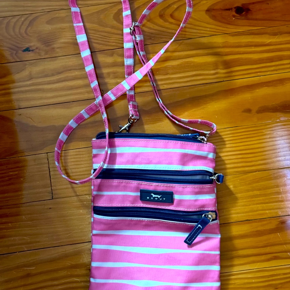Scout CrossBody with three pockets. No rips, tears or staining.
